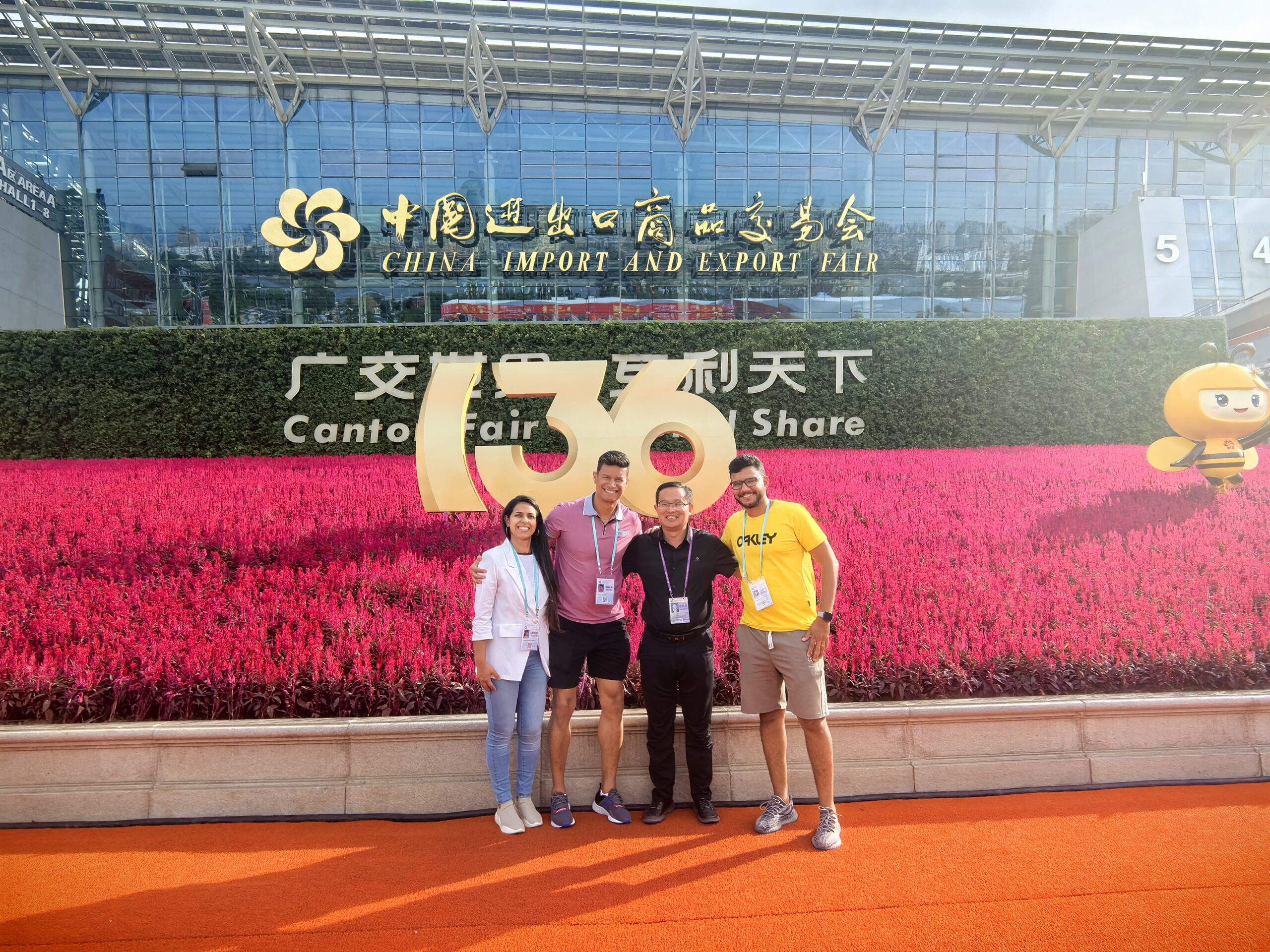 HS Crafts team at the 136th Canton Fair