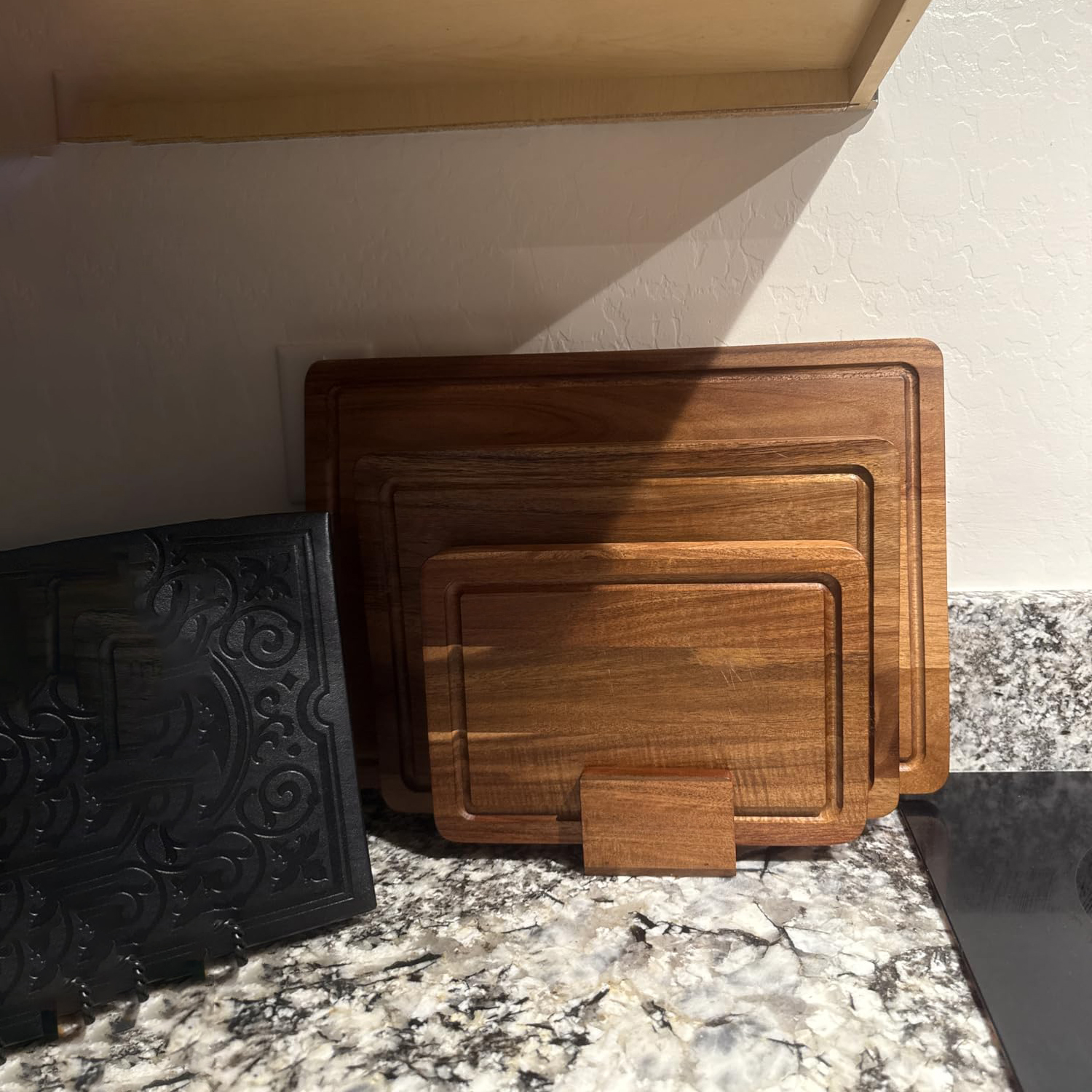 Acacia Wood Cutting Board Wood Cutting Board for Kitchen with Holder with Deep Juice Grooves Wooden Chopping Board for Meat Vegetables Set of 3 - Image 7